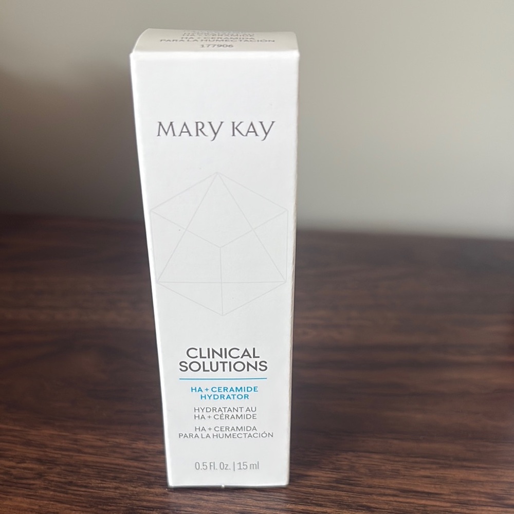 Mary Kay Clinical Solutions HA + Ceramide Hydrator - White